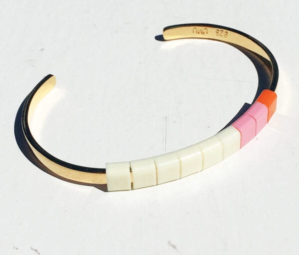 Armbånd elfenben, pink og orange